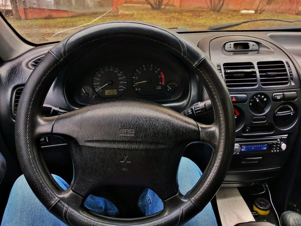 Mitsubishi Carisma 1998 салон