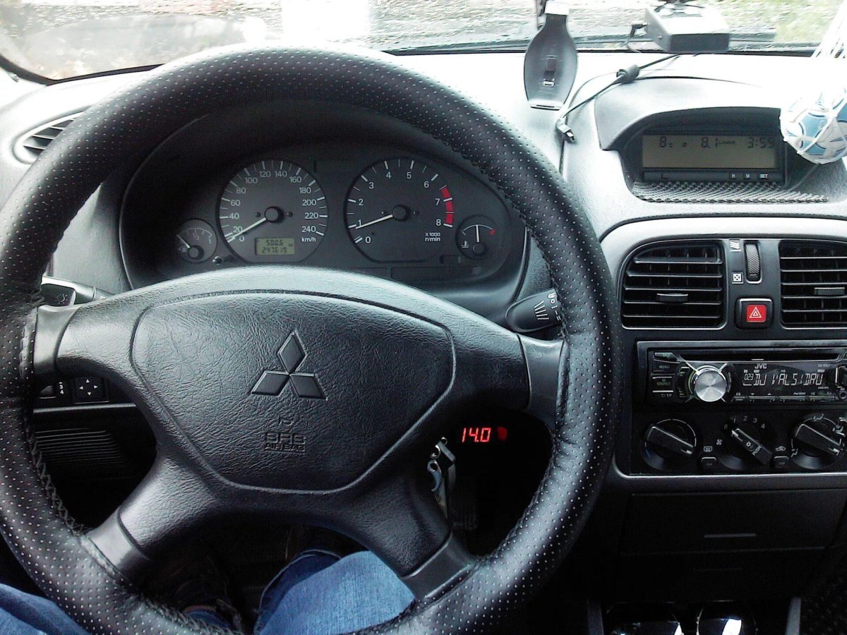 Митсубиси Каризма 2003