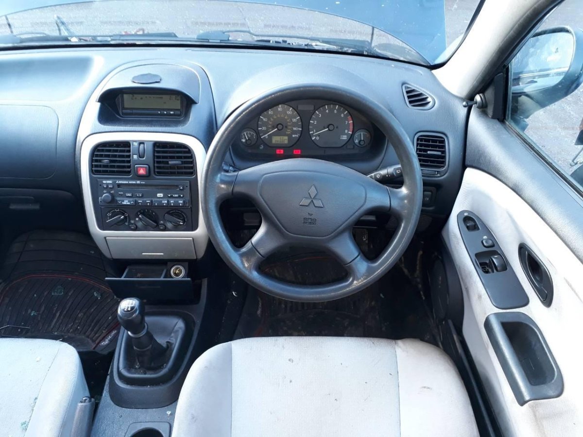 Mitsubishi Carisma 2003 салон