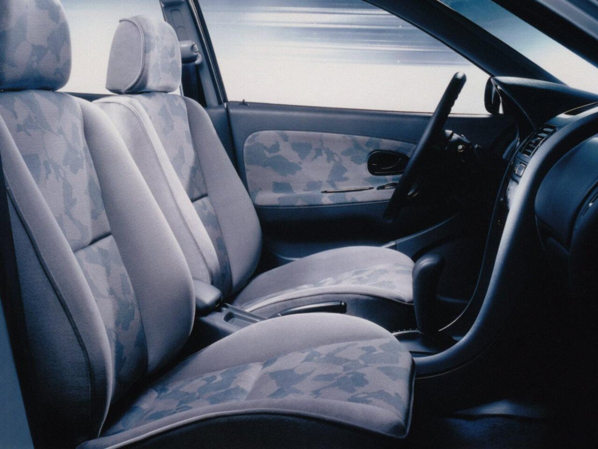 Mitsubishi Carisma 5-Door '1995–99