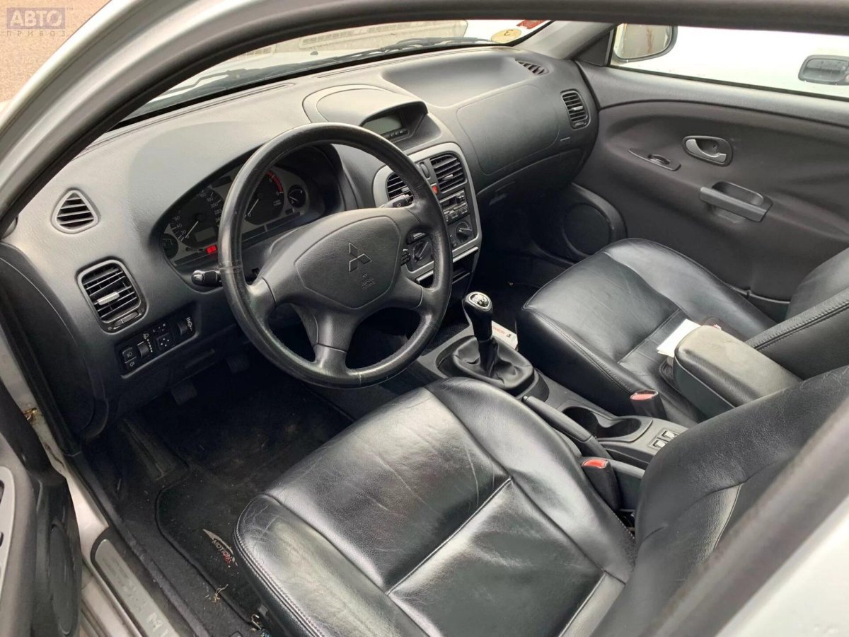Mitsubishi Carisma 2003 салон