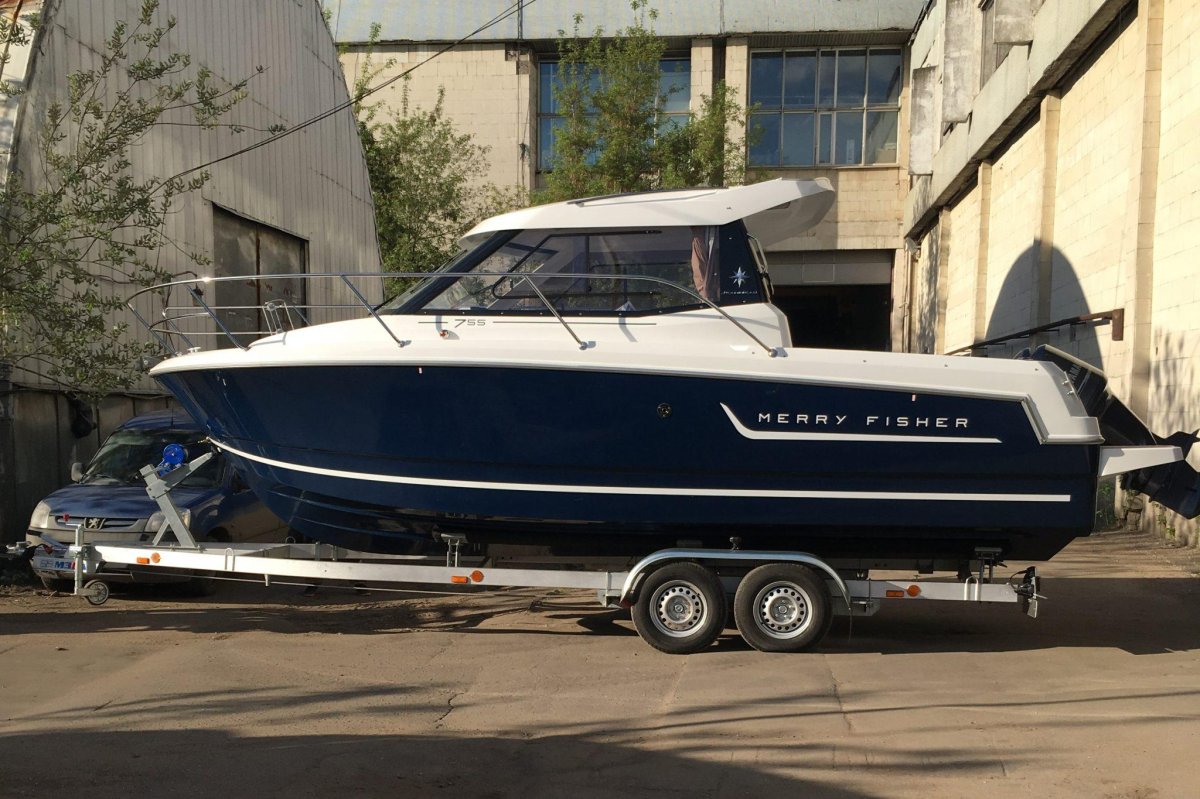Катер с хардтопом Merry Fisher 32