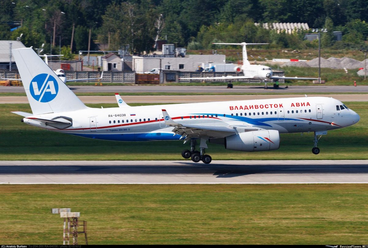 Ту 204 самолет