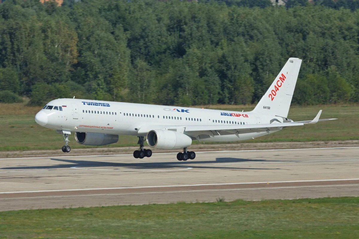 Ту-204 двухдвигательный реактивный самолёт