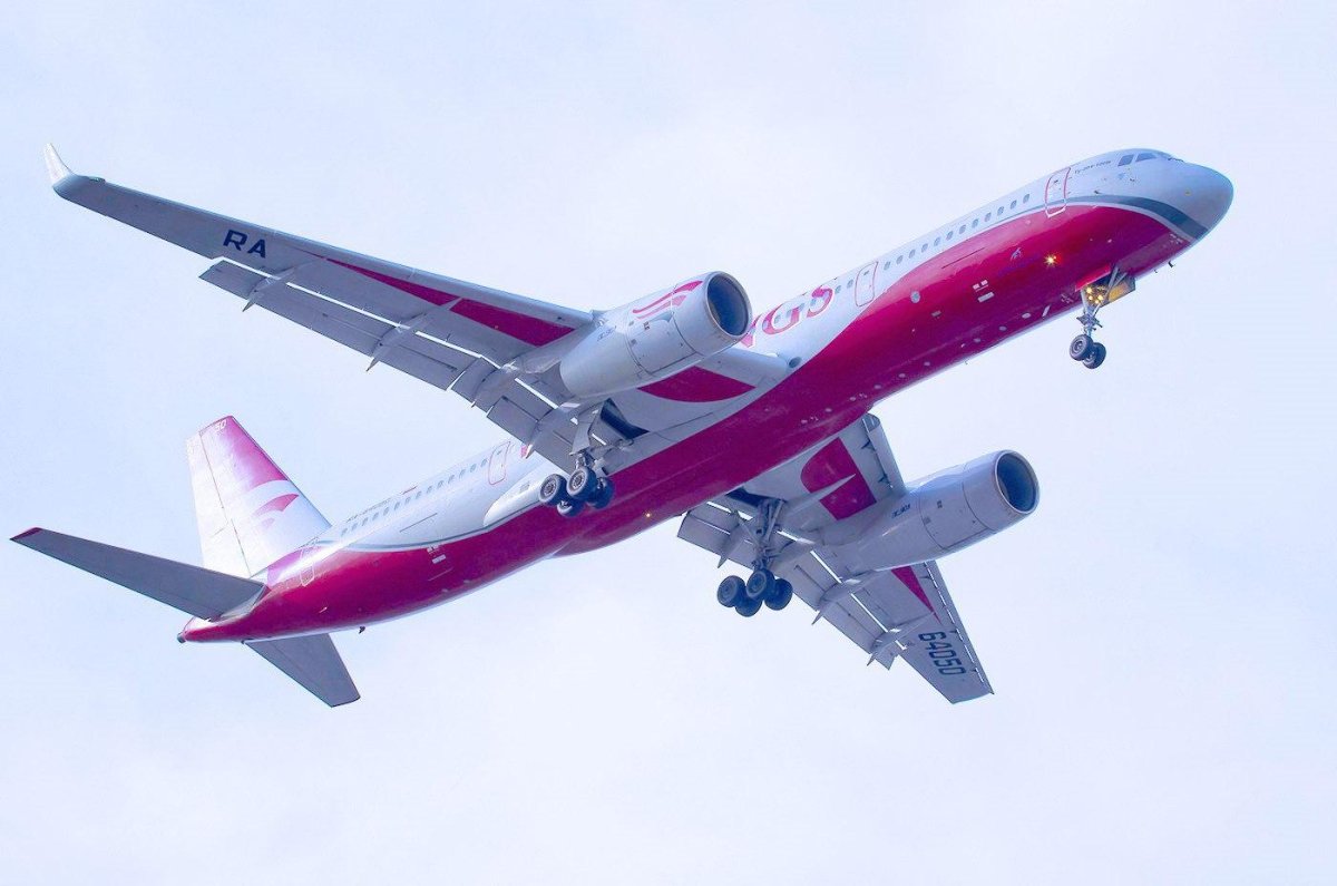 Ту-204 двухдвигательный реактивный самолёт