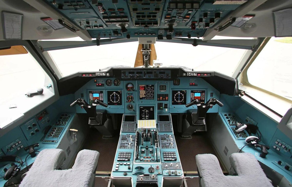 Ту 204 кабина