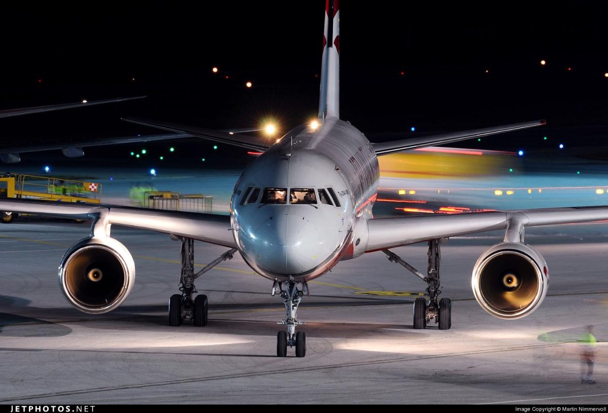 Ту-204 двухдвигательный реактивный