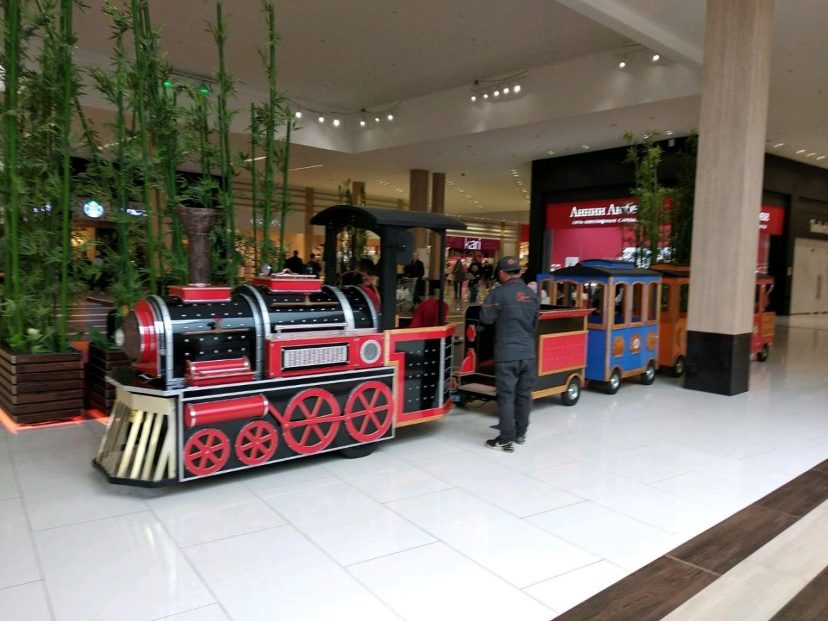 Паровозик в торговом центре