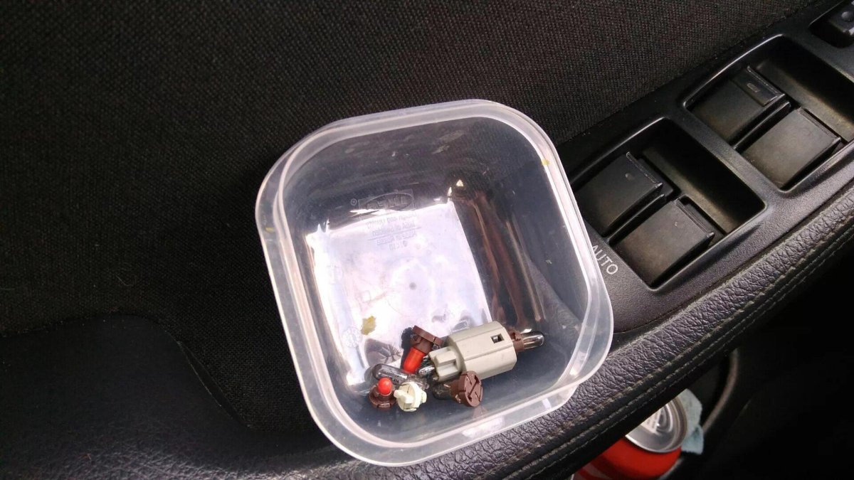 Понтиак Вайб лампочка подсветки