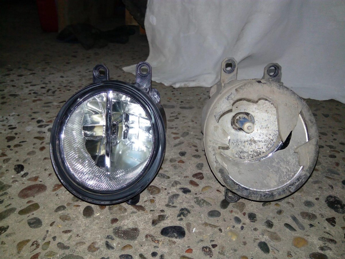 Toyota Wish 2011 противотуманка