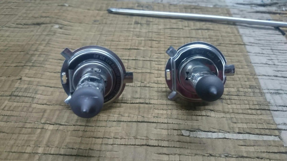 Лампа дальнего света Pontiac Vibe 2010