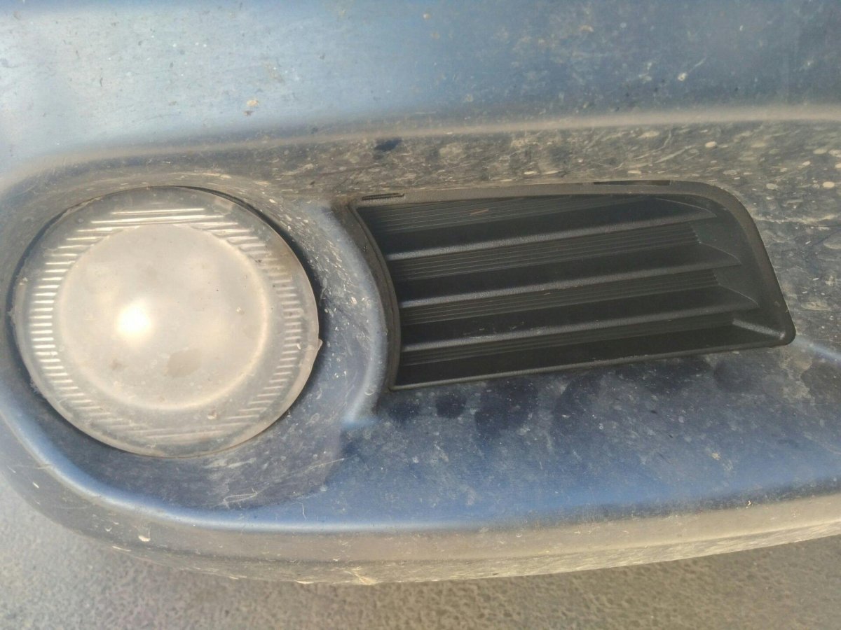 Купить бу туманки в бампер Понтиак Вайб