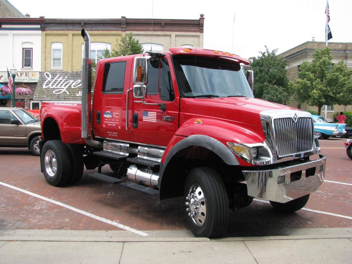 International 7300 CXT