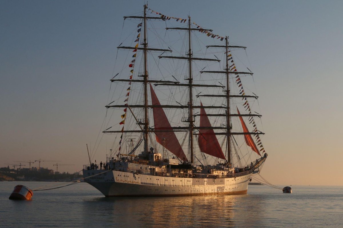 Трехмачтовый парусник Херсонес