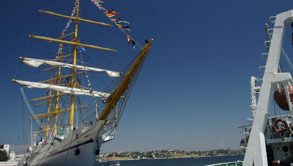 Парусник Херсонес в Севастополе