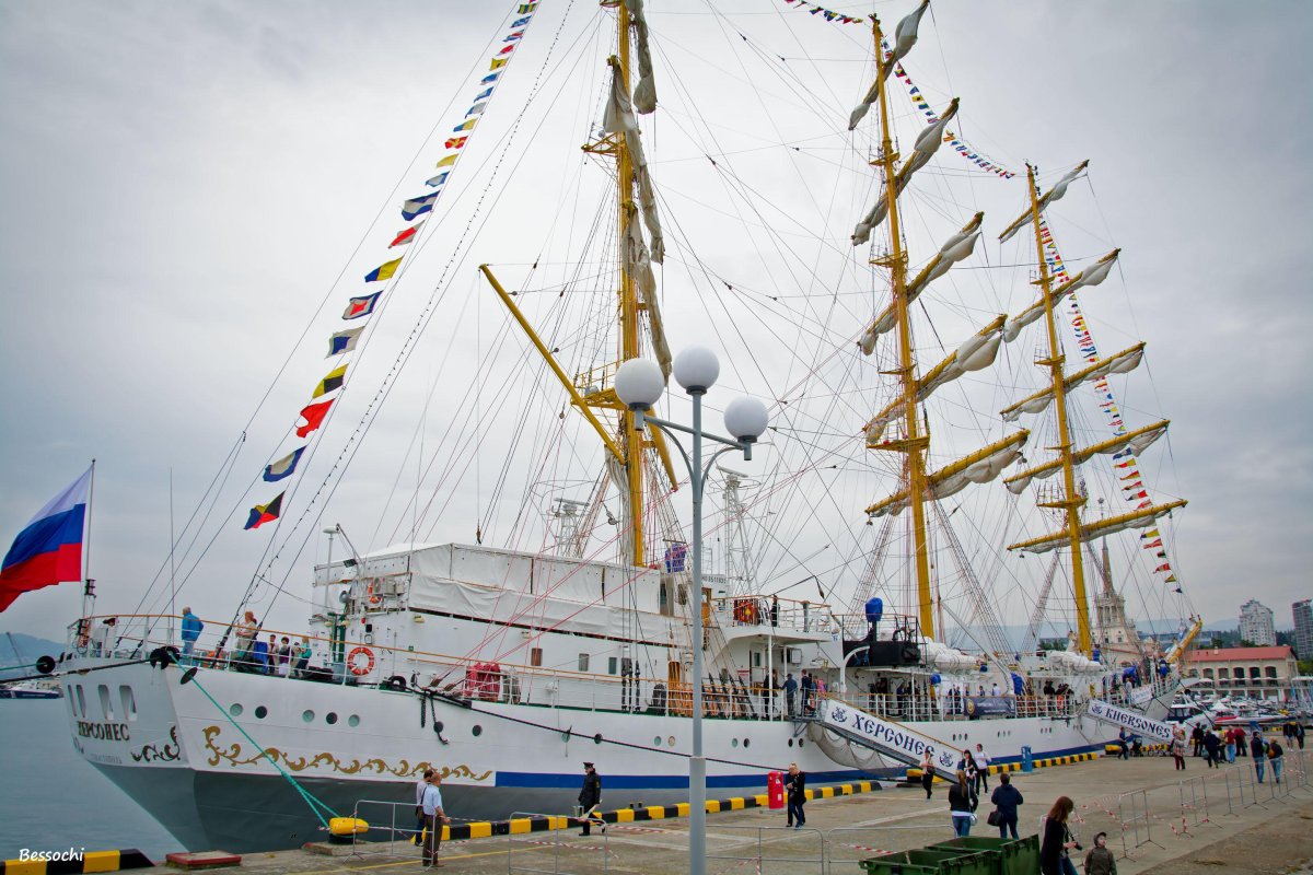 Яхта Херсонес парусная