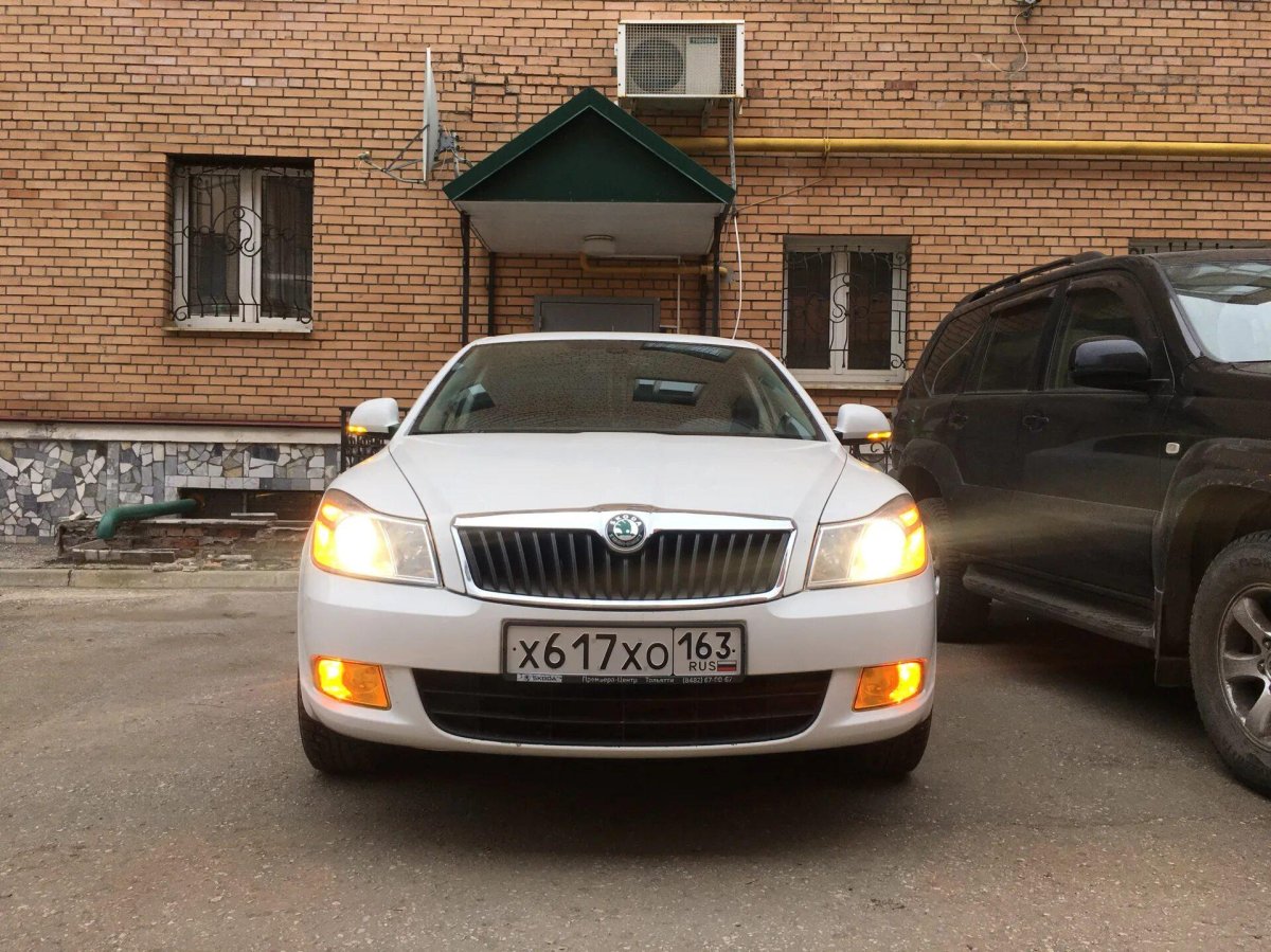 Желтые габариты Октавия а5