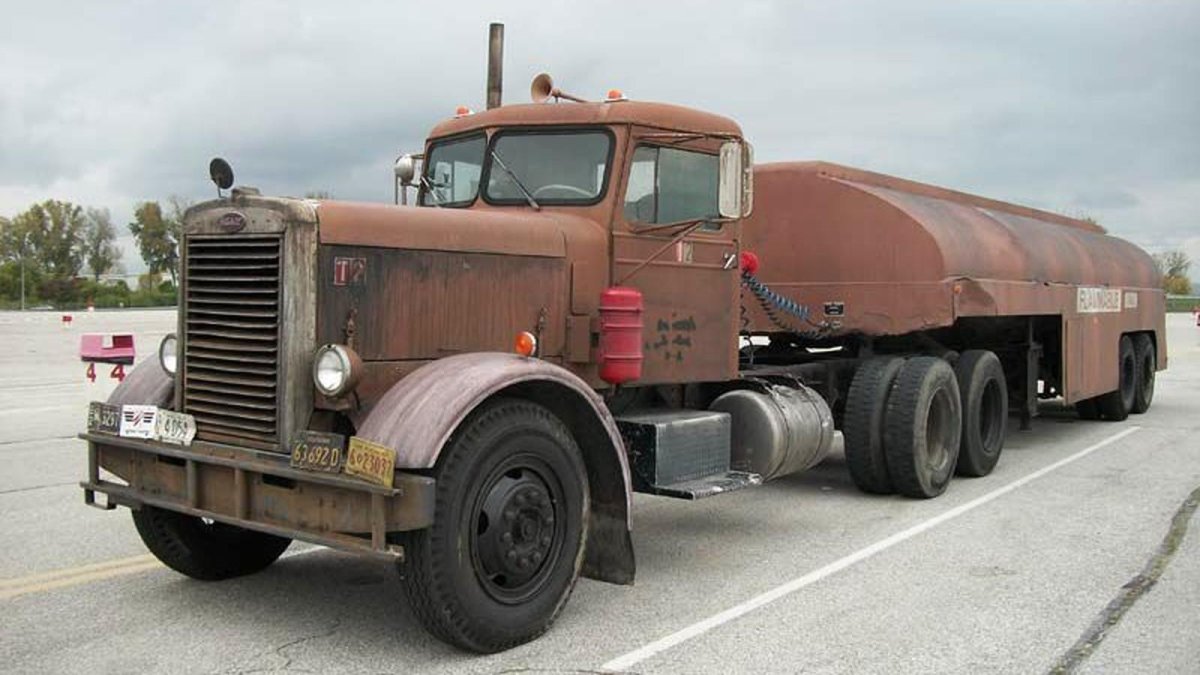 Грузовик Петербилт 281