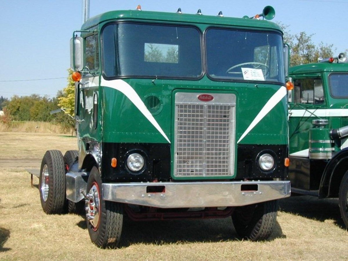 Грузовики Петербилт Cabover