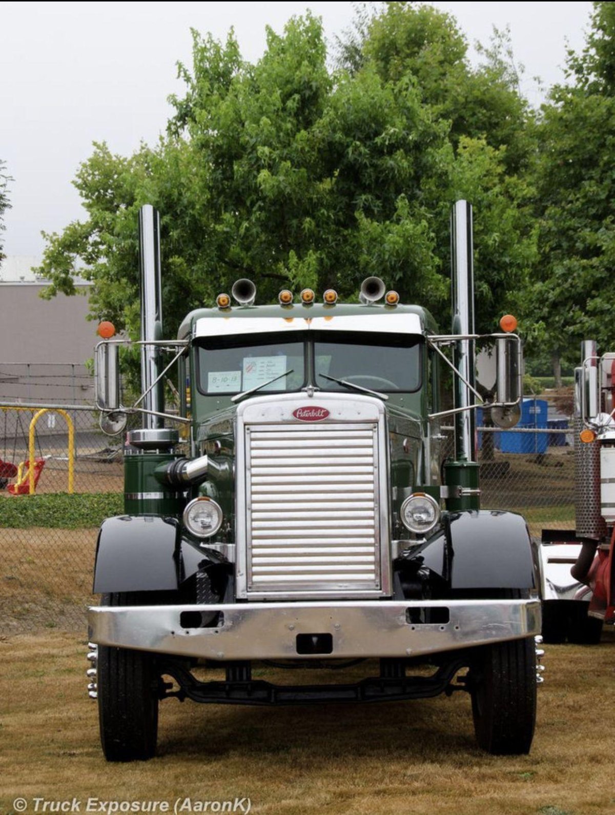 Грузовик Петербилт 379