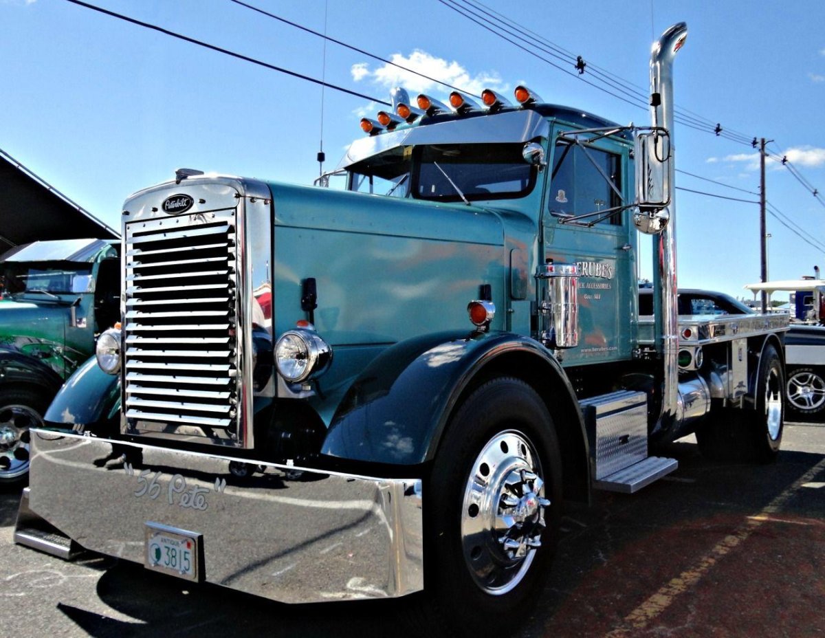 Грузовик Петербилт 281