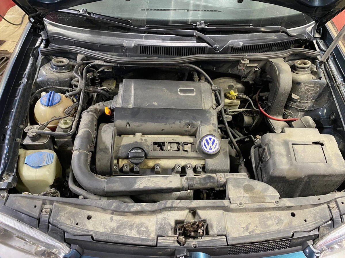 Подкапотное пространство Фольксваген гольф 4