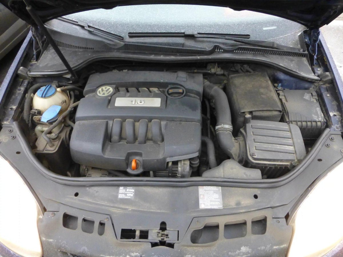 Гольф 5 подкапотка