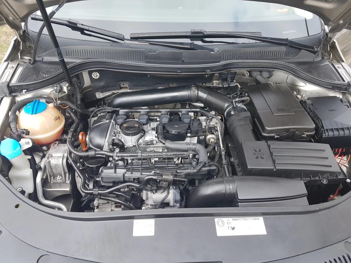 Подкапотка Пассат б6 1.8 TSI