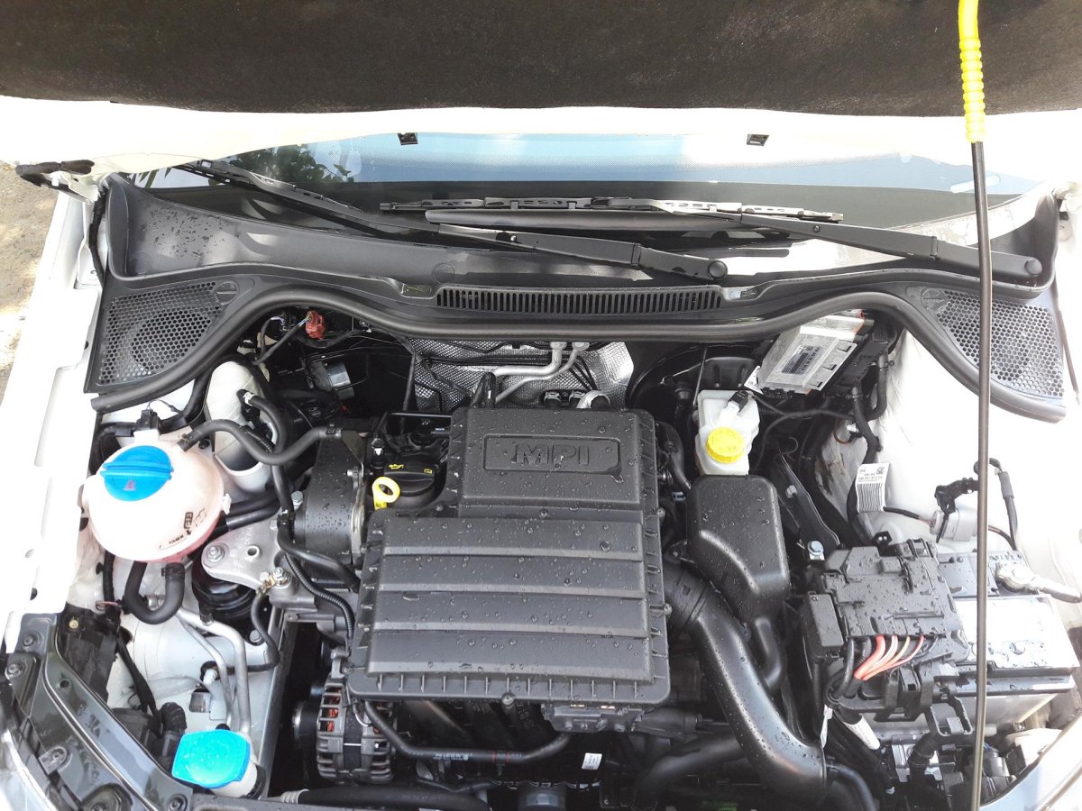 Фольксваген поло 2012 моторный отсек