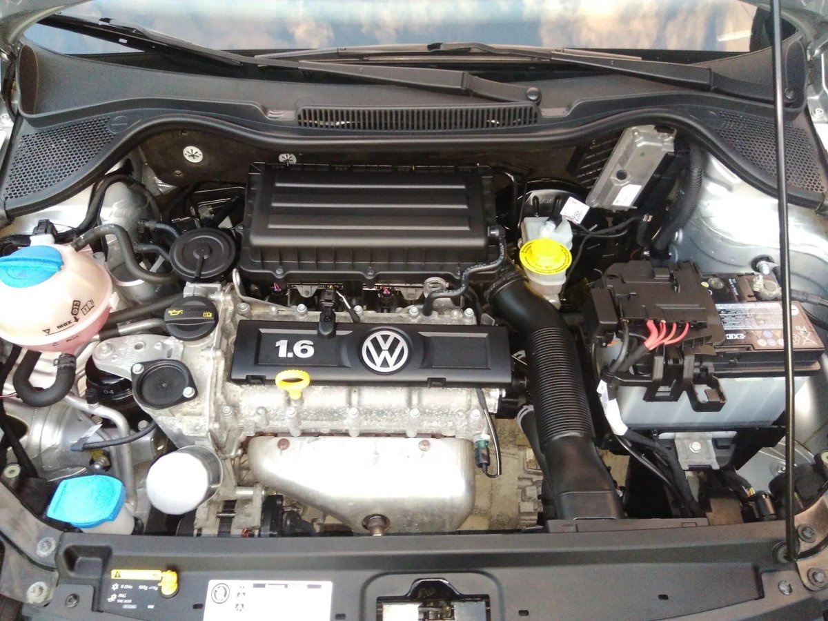 Фольксваген поло 2012 моторный отсек