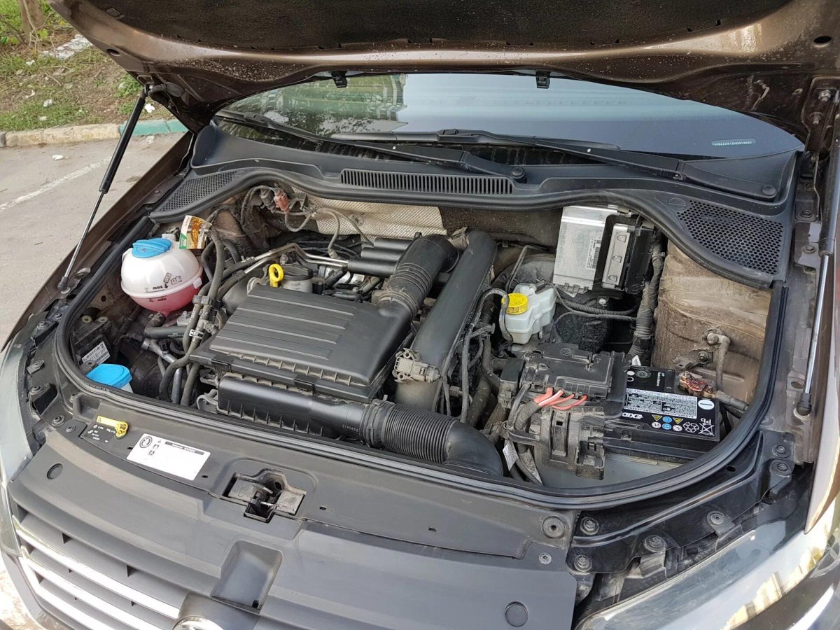 Volkswagen Polo sedan 2013 под капотом