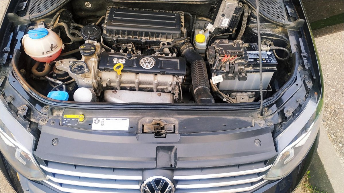 VW Polo sedan под капотом