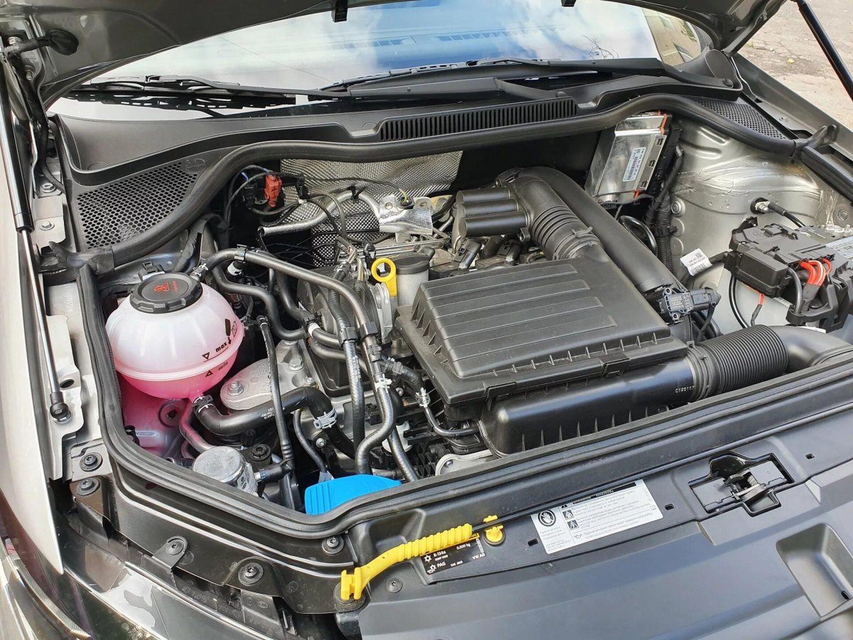 Подкапотка поло седан 1.6