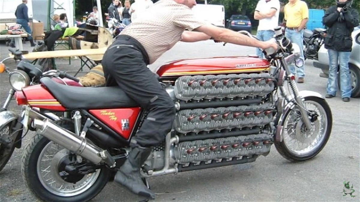 6 Цилиндровый мотоцикл Honda