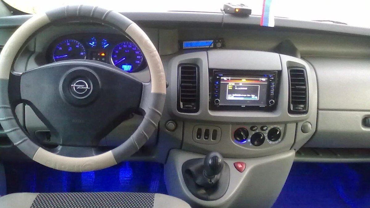 Opel Vivaro 2007 салон