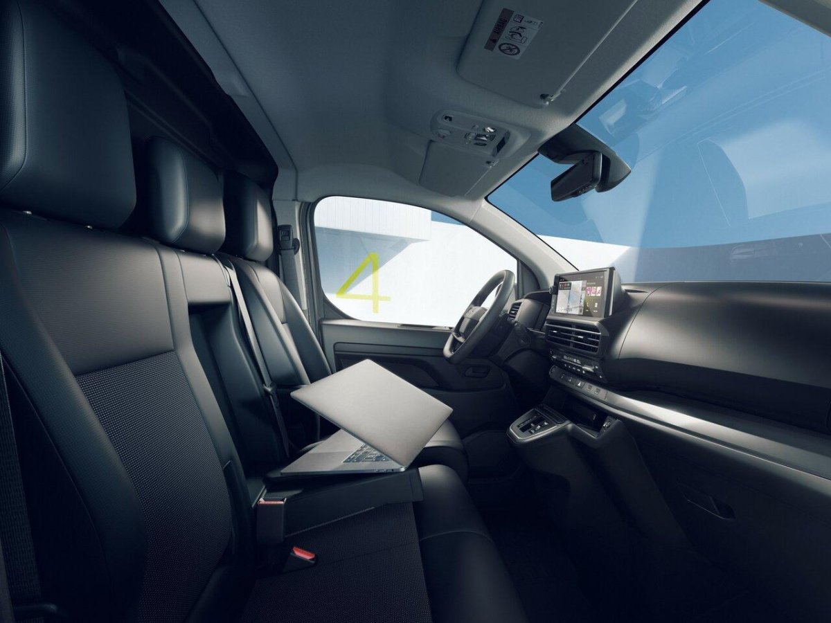 Opel Vivaro внутри