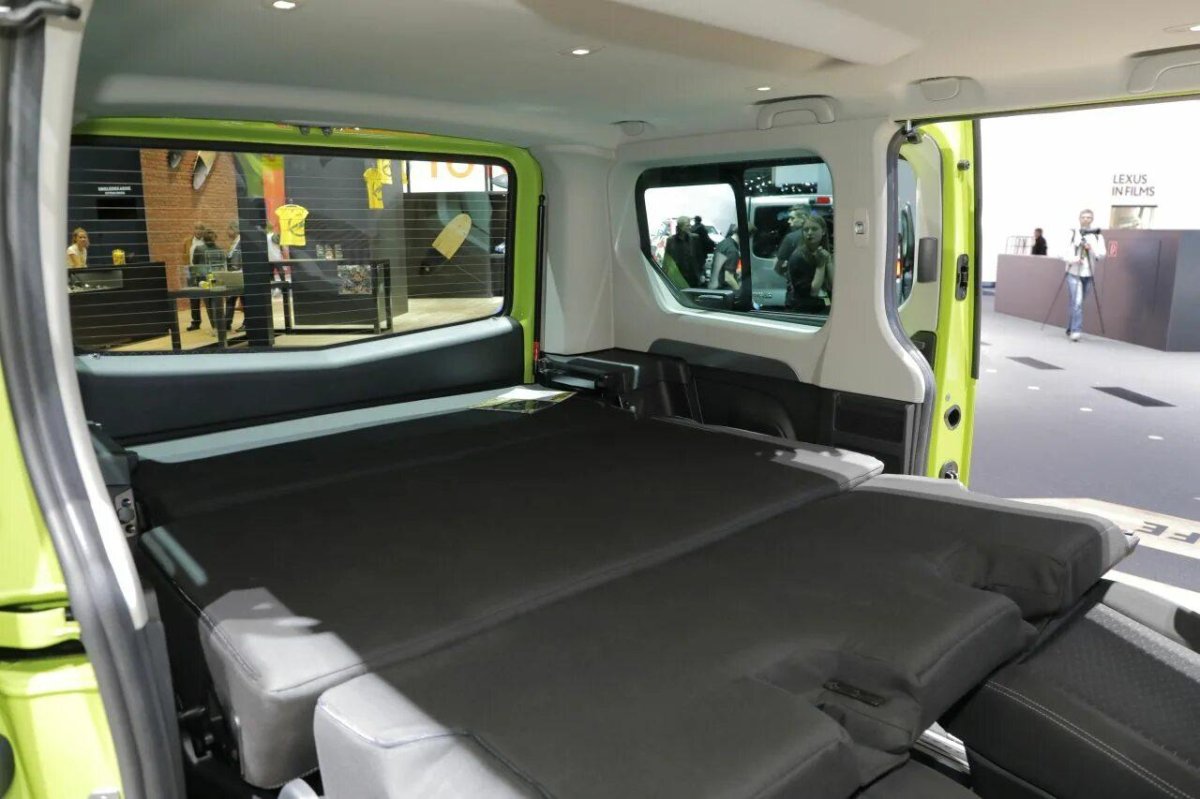 Опель Виваро фургон 2021 салон