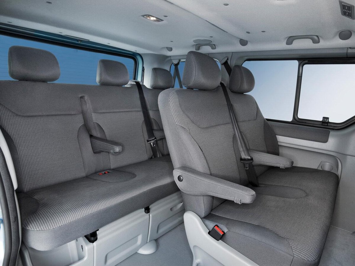 Opel Vivaro 2010 салон
