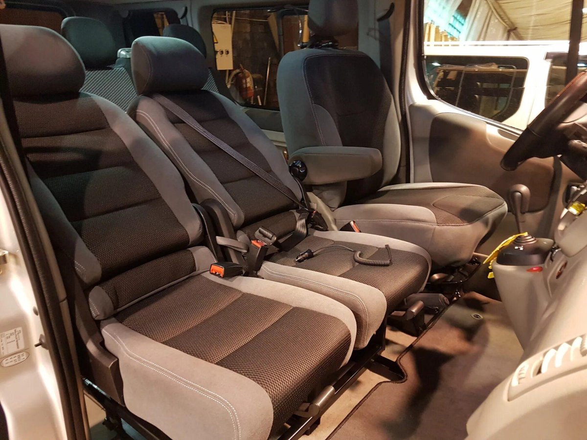 Опель Виваро салон