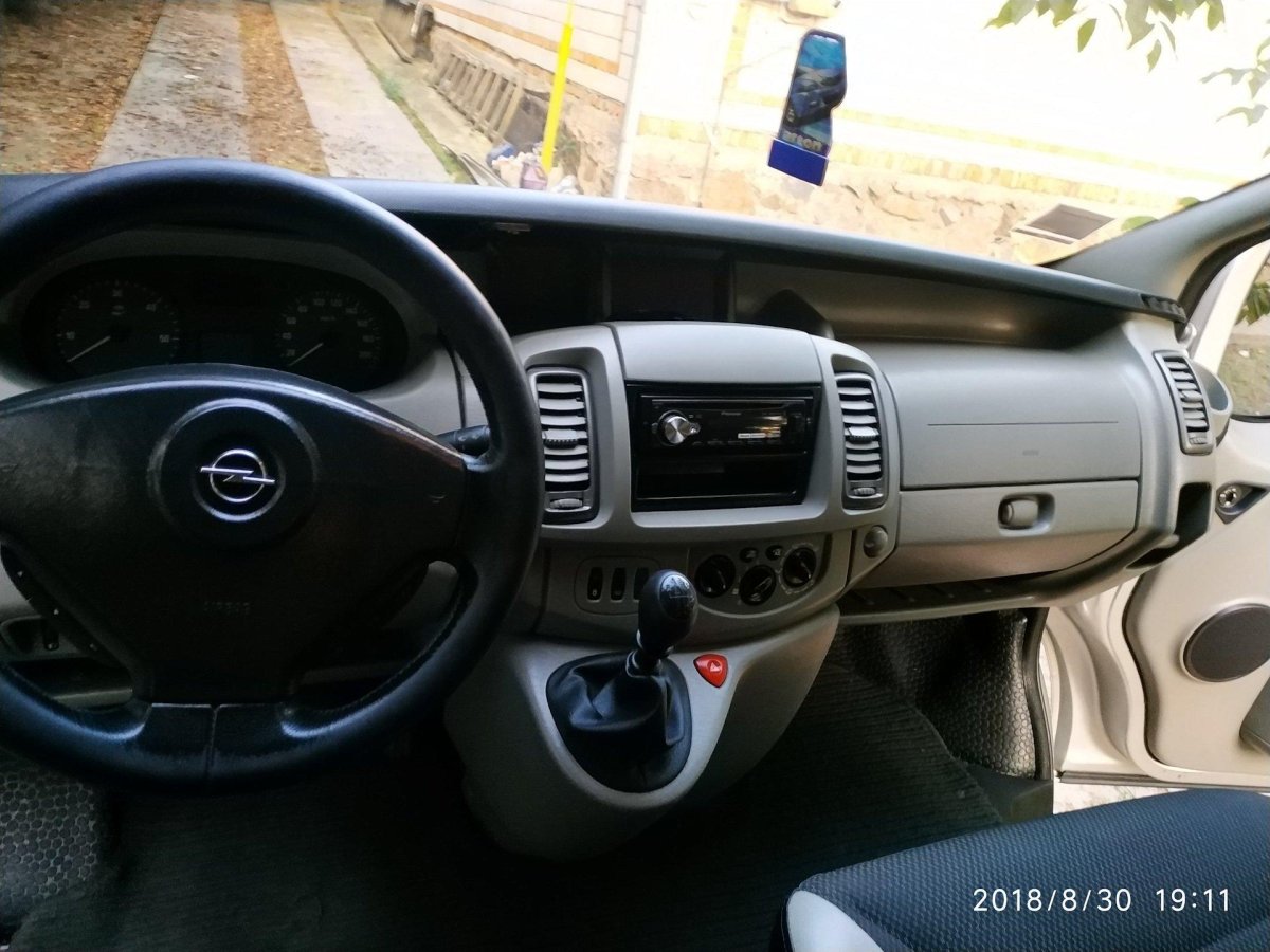 Opel Vivaro 2007 салон