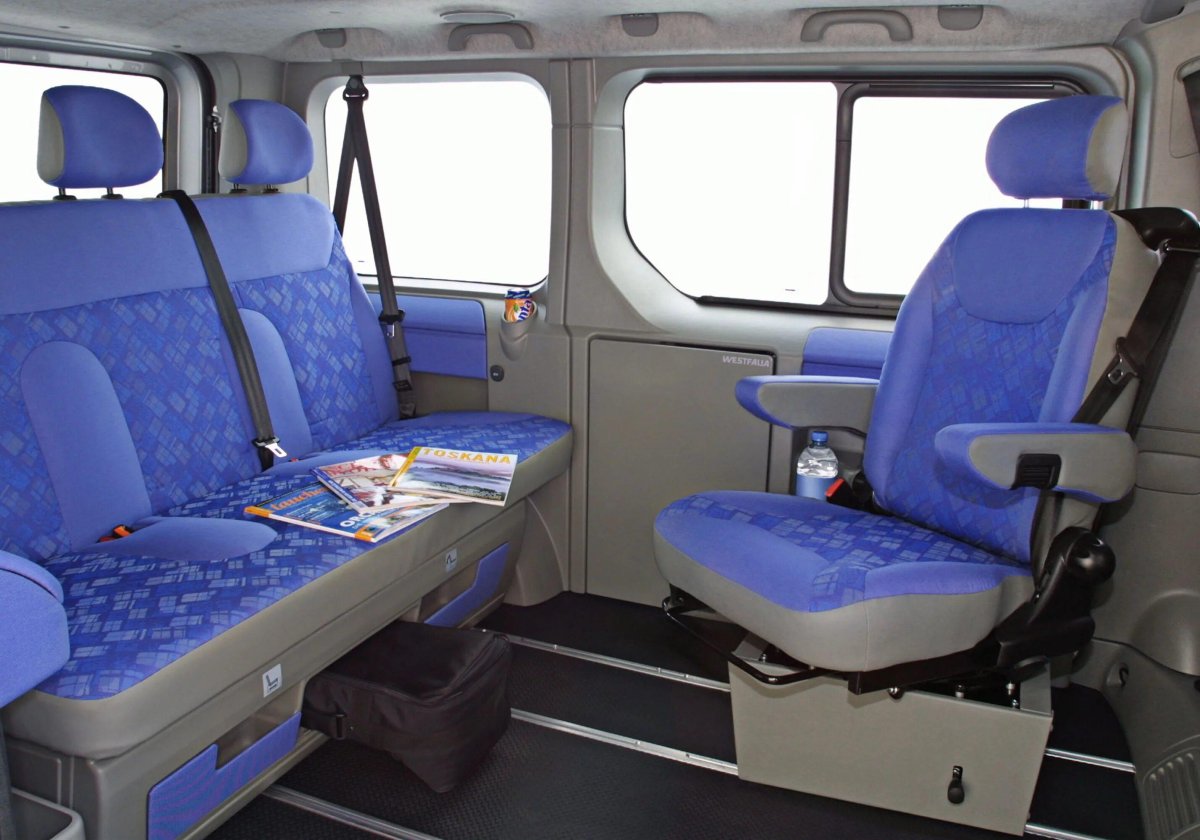 Opel Vivaro 2010 салон
