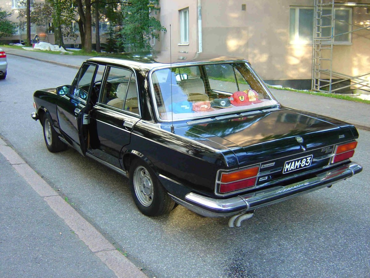 Фиат 130 седан