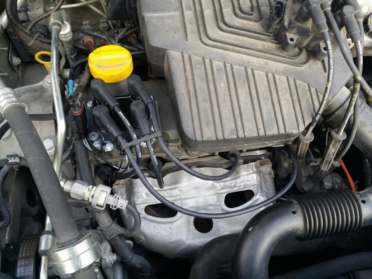 Renault Logan 1.4 высоковольтные провода