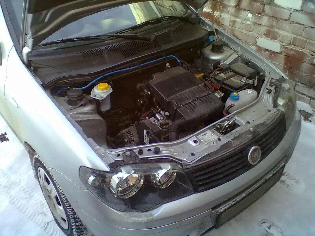 Fiat Albea подкапотное пространство