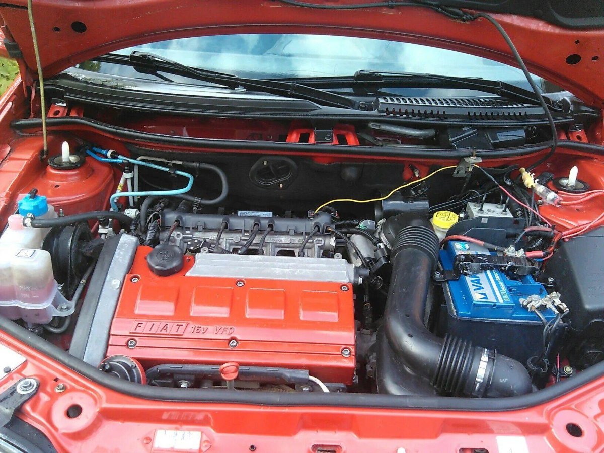 Фиат Альбеа 2008 подкапотное пространство