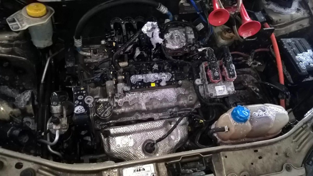 Fiat Albea подкапотное пространство