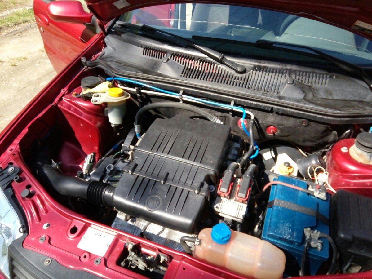 Подкапотка Фиат Альбеа 1.4