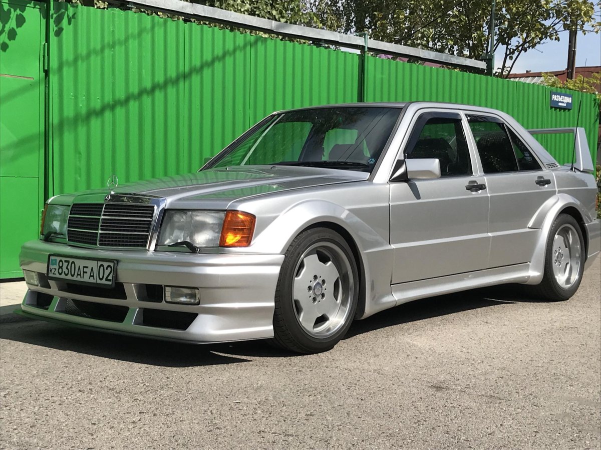 Мерседес Бенц 190е
