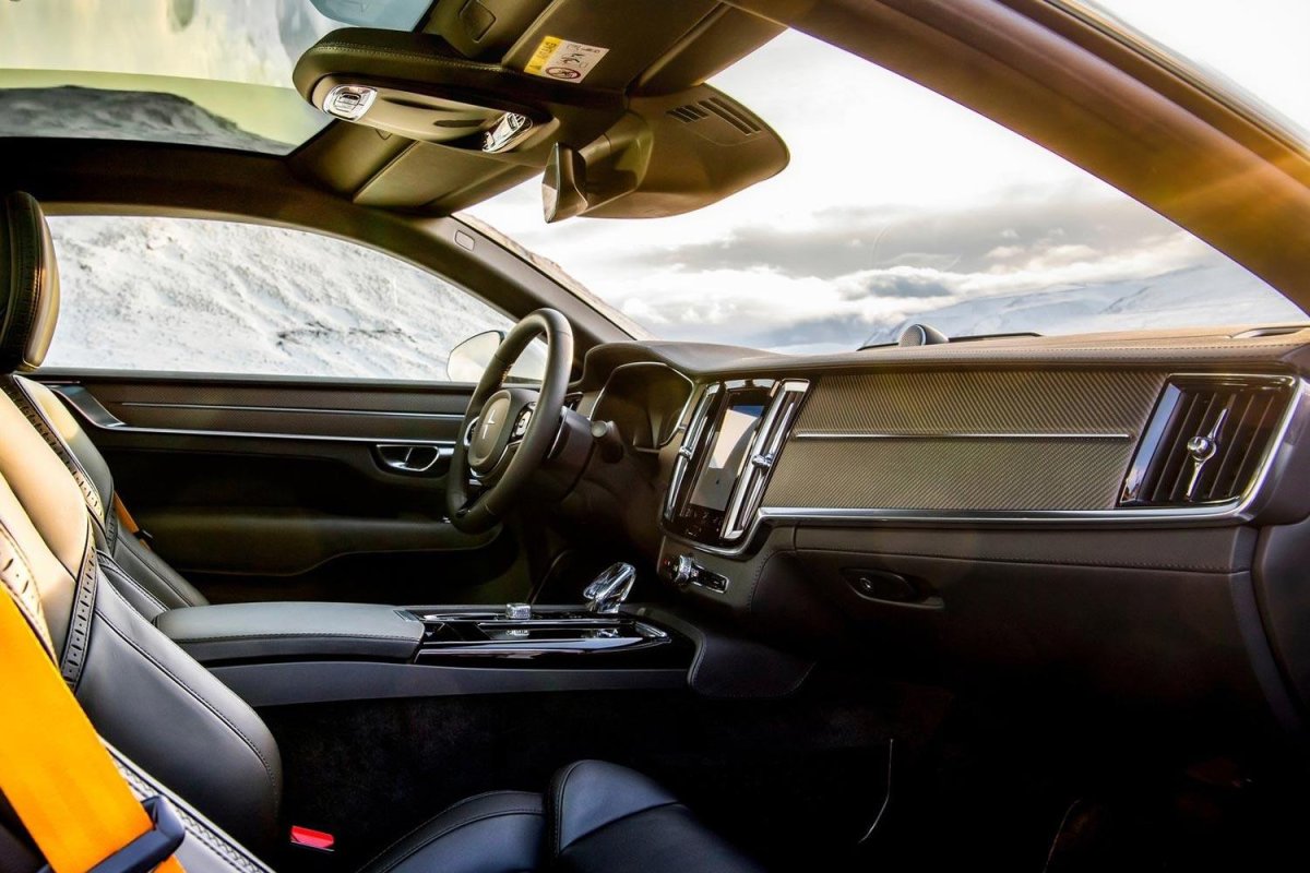 Volvo Polestar 1 салон