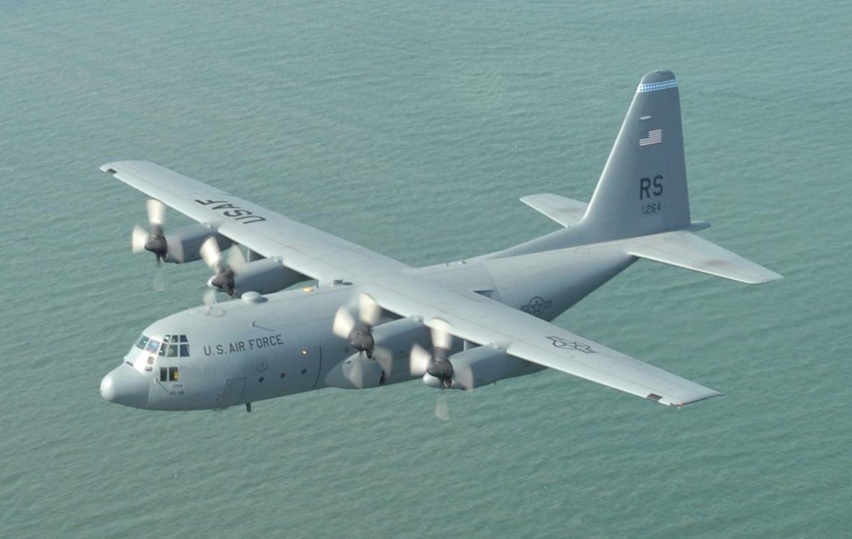 Самолет Hercules c130